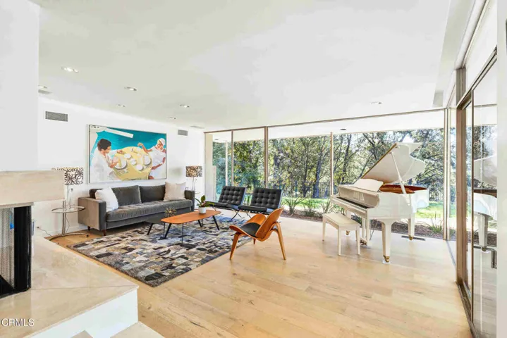 Living room2