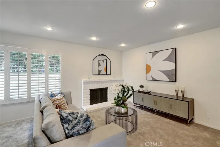 43 Glenhurst, Irvine, California 92604