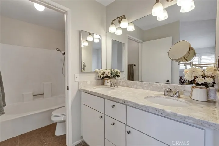 43 Glenhurst, Irvine, California 92604