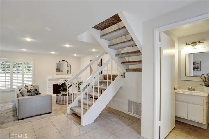 43 Glenhurst, Irvine, California 92604