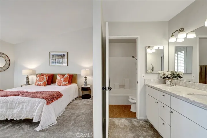 43 Glenhurst, Irvine, California 92604