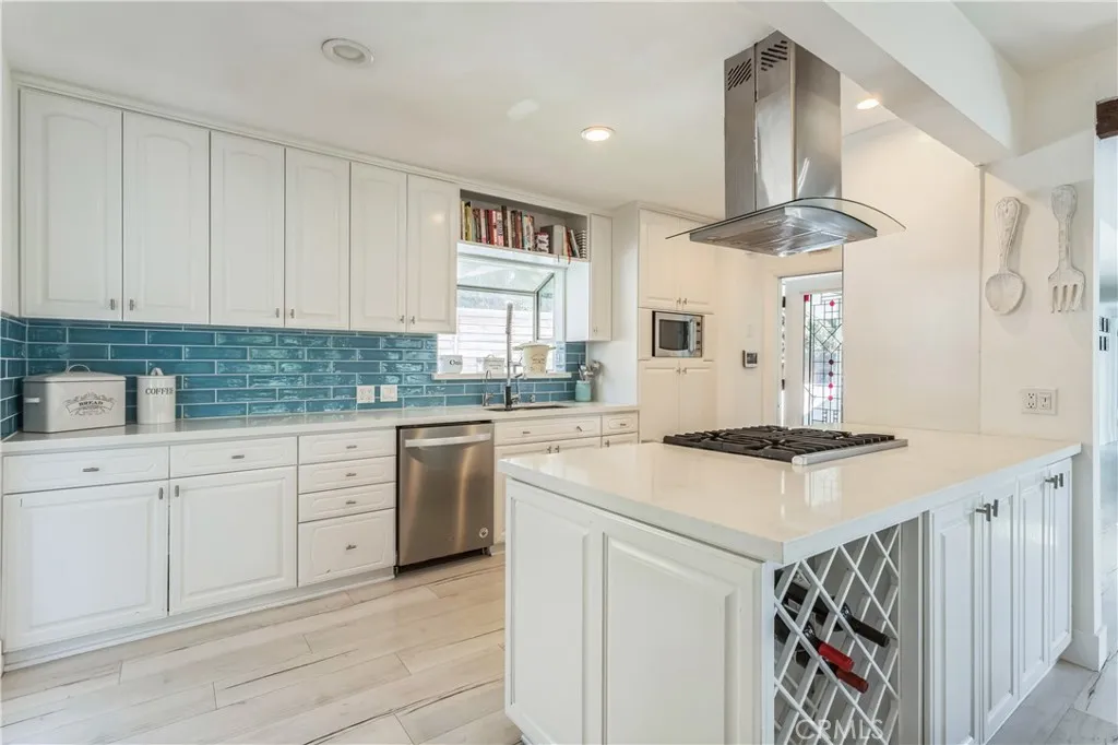 4922 Escobedo Drive, Woodland Hills, California 91364 home-pic-5