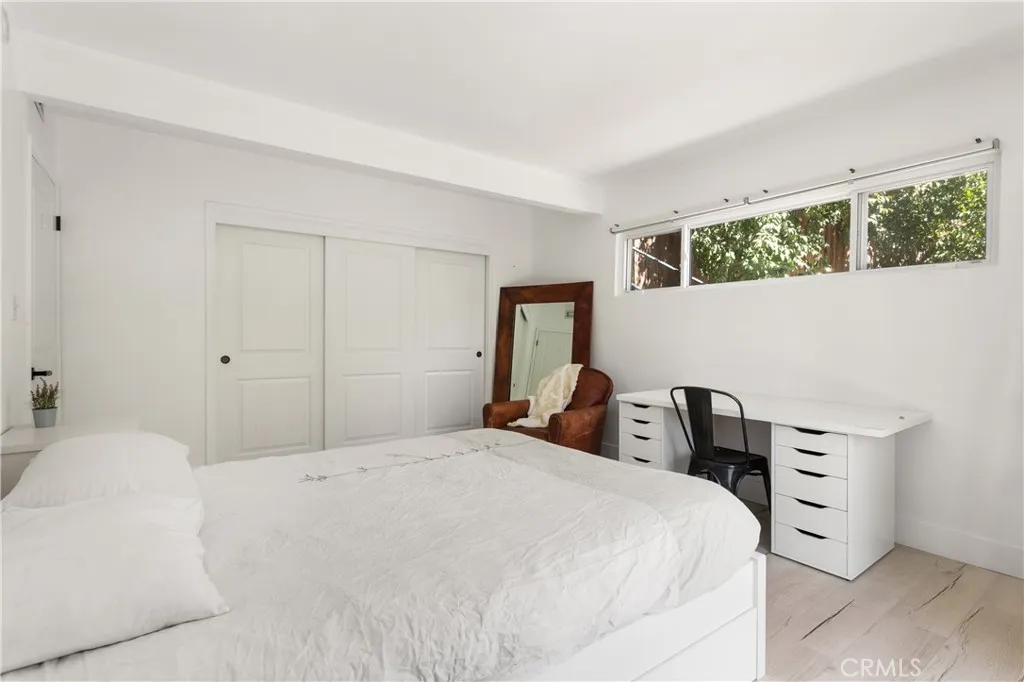 4922 Escobedo Drive, Woodland Hills, California 91364 home-pic-15