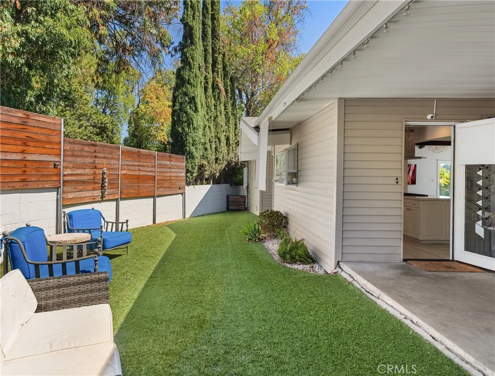 4922 Escobedo Drive, Woodland Hills, California 91364 home-pic-2
