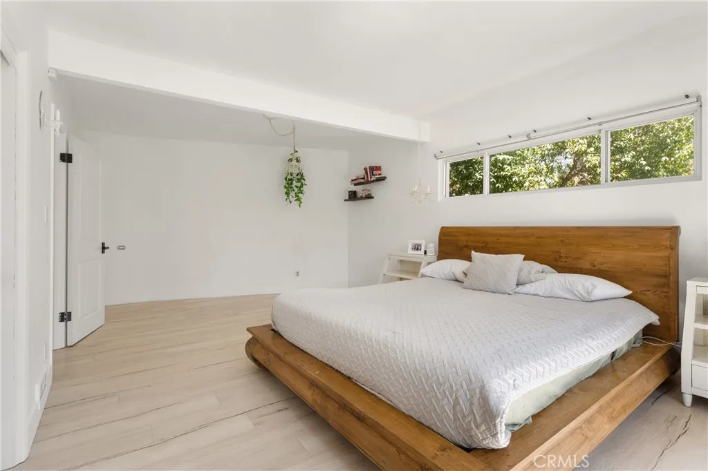 4922 Escobedo Drive, Woodland Hills, California 91364 home-pic-10