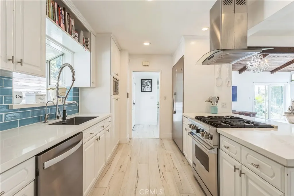 4922 Escobedo Drive, Woodland Hills, California 91364 home-pic-6