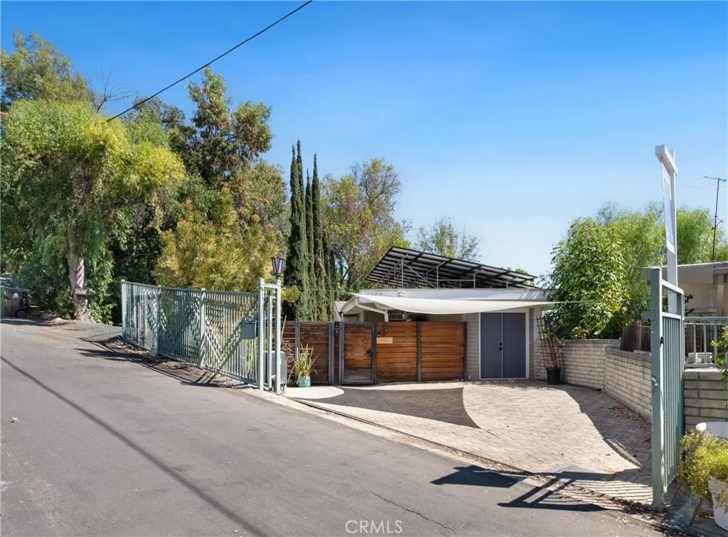 4922 Escobedo Drive, Woodland Hills, California 91364 home-pic-1