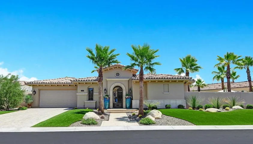 FRONT OF HOME.jpg mls