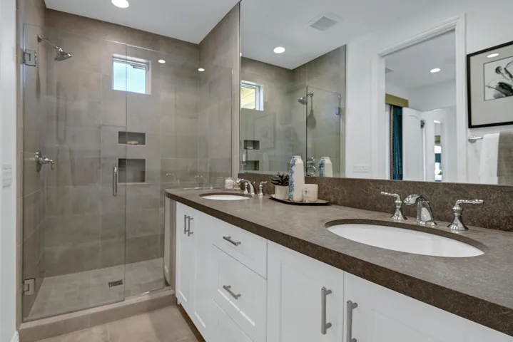 BEDROOM 1 BATHROOM.jpg mls