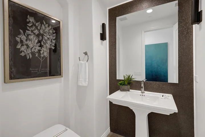 POWDER ROOM.jpg mls