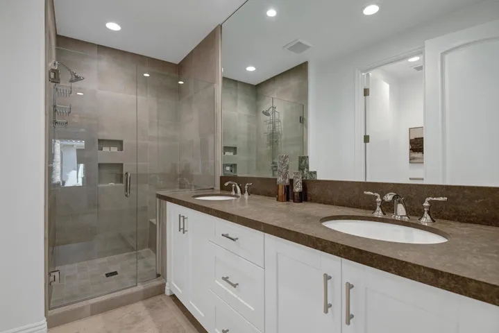 BEDROOM 2 BATHROOM.jpg mls
