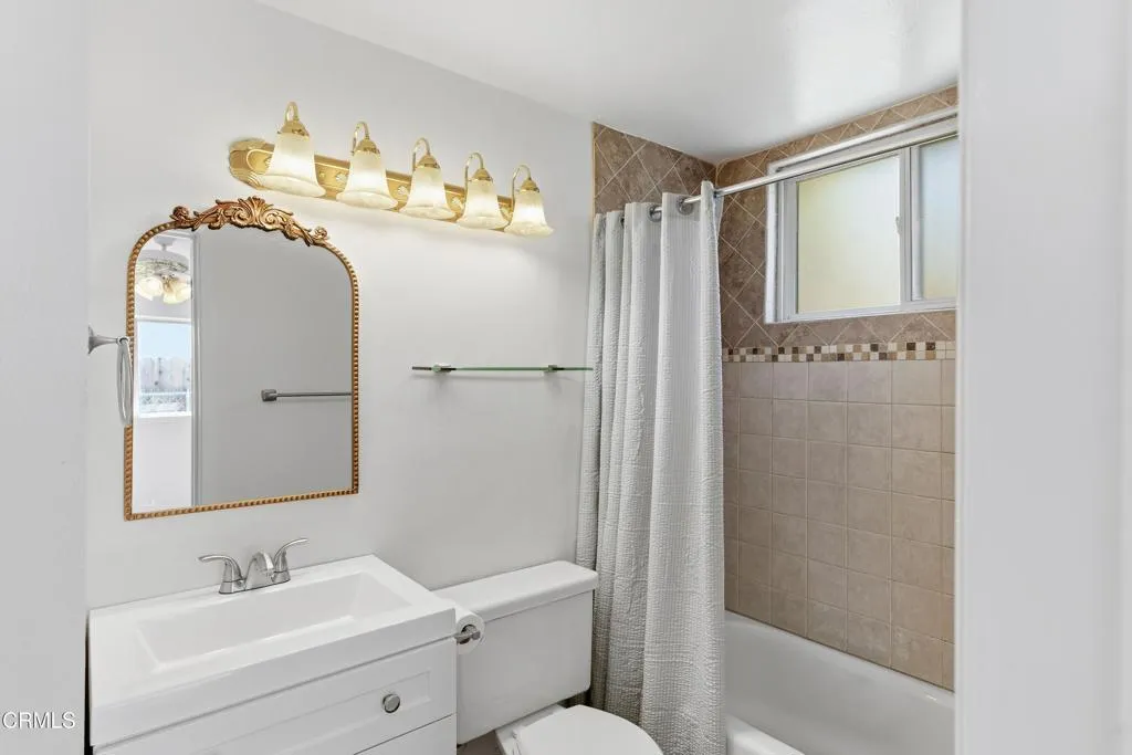 1290 Lawrence Circle, Simi Valley, California 93065 home-pic-16