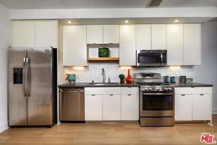 710 N El Centro Avenue 713, Los Angeles, California 90038