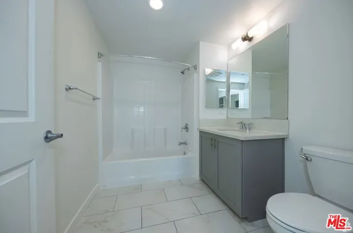 1025 S Berendo Street 205, Los Angeles, California 90006