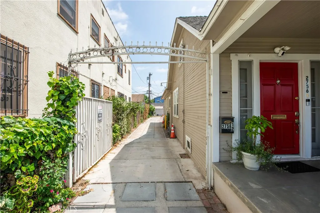 2756 W 15th Street, Los Angeles, California 90006 home-pic-31