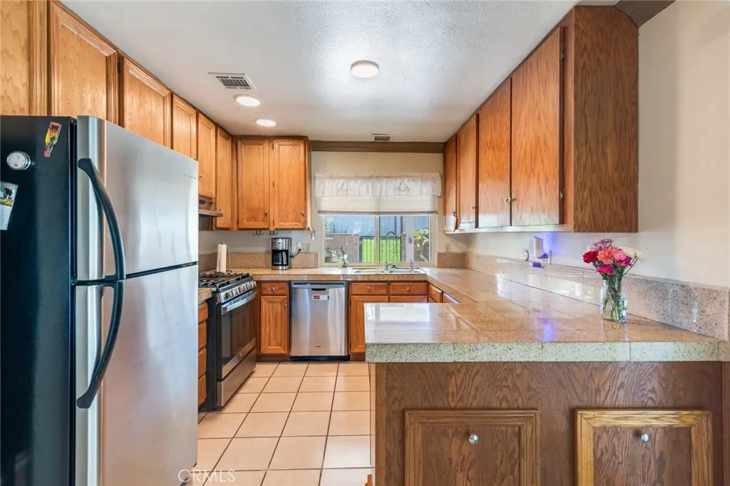 7120 Idyllwild Lane, Riverside, California 92503 home-pic-16