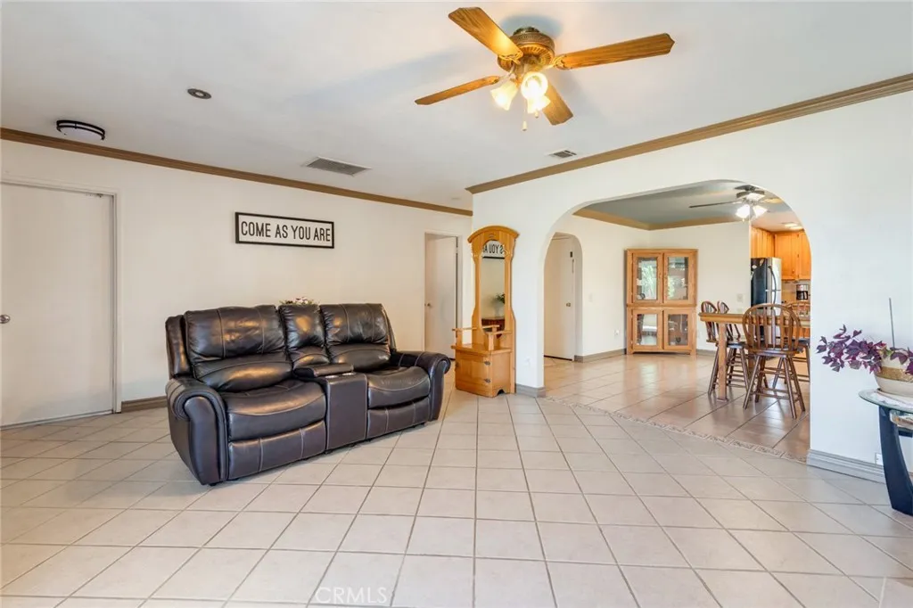 7120 Idyllwild Lane, Riverside, California 92503 home-pic-10