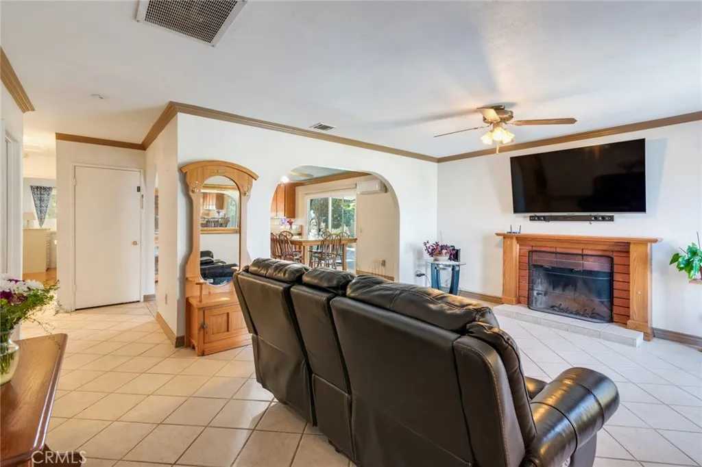 7120 Idyllwild Lane, Riverside, California 92503 home-pic-9