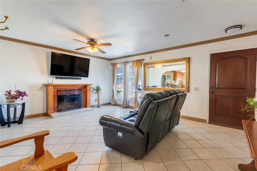 7120 Idyllwild Lane, Riverside, California 92503 home-pic-11