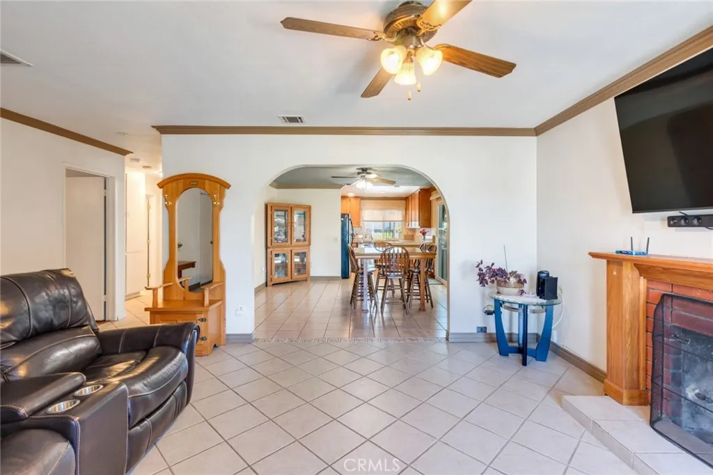 7120 Idyllwild Lane, Riverside, California 92503 home-pic-12