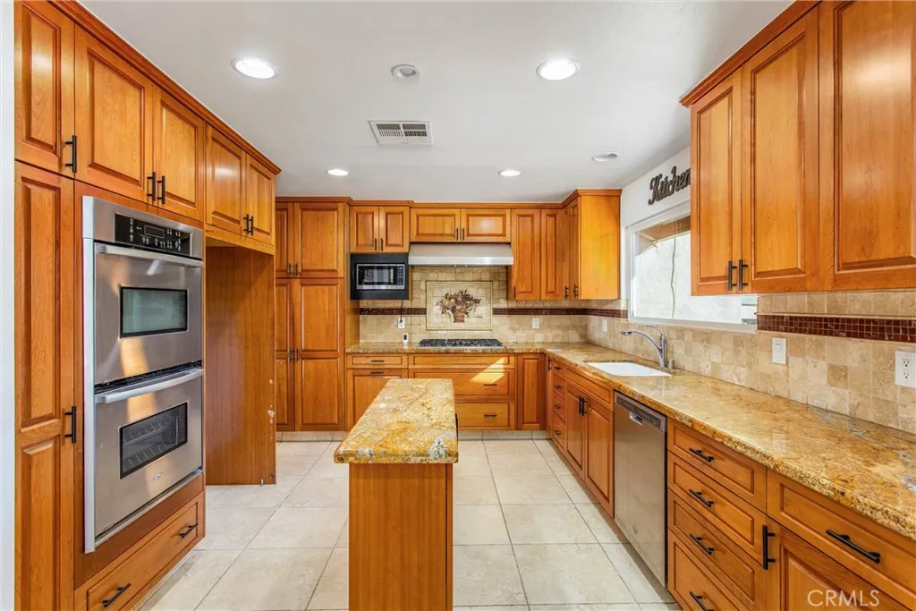 412 Phlox Court, Redlands, California 92373 home-pic-19