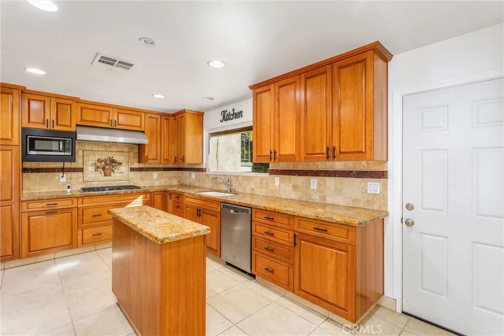 412 Phlox Court, Redlands, California 92373 home-pic-17