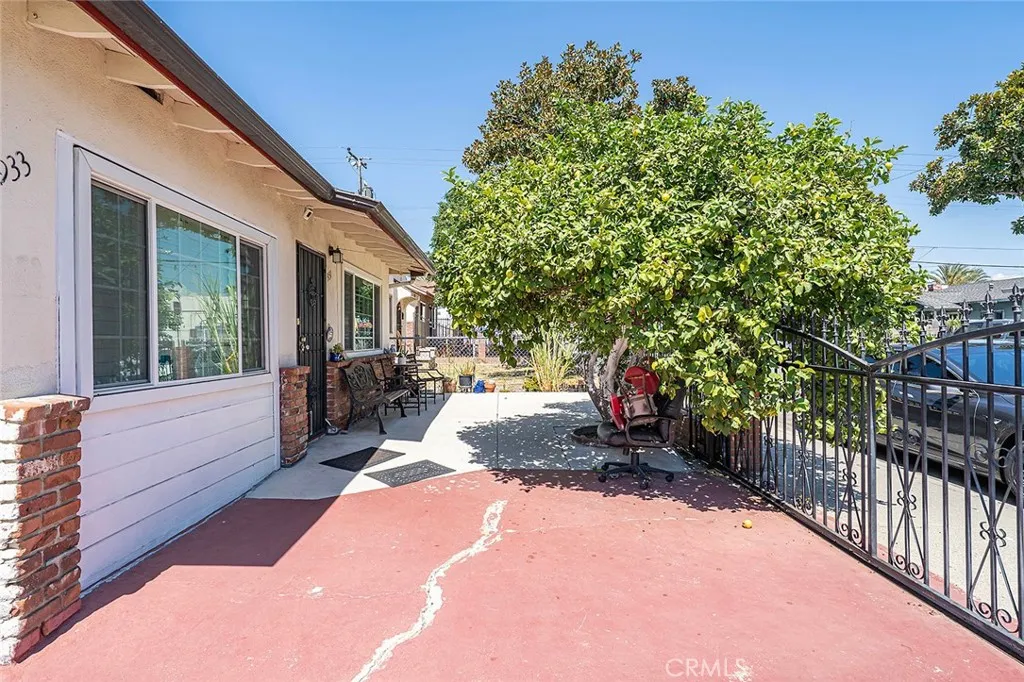 933 S La Verne Avenue, East Los Angeles, California 90022 home-pic-2