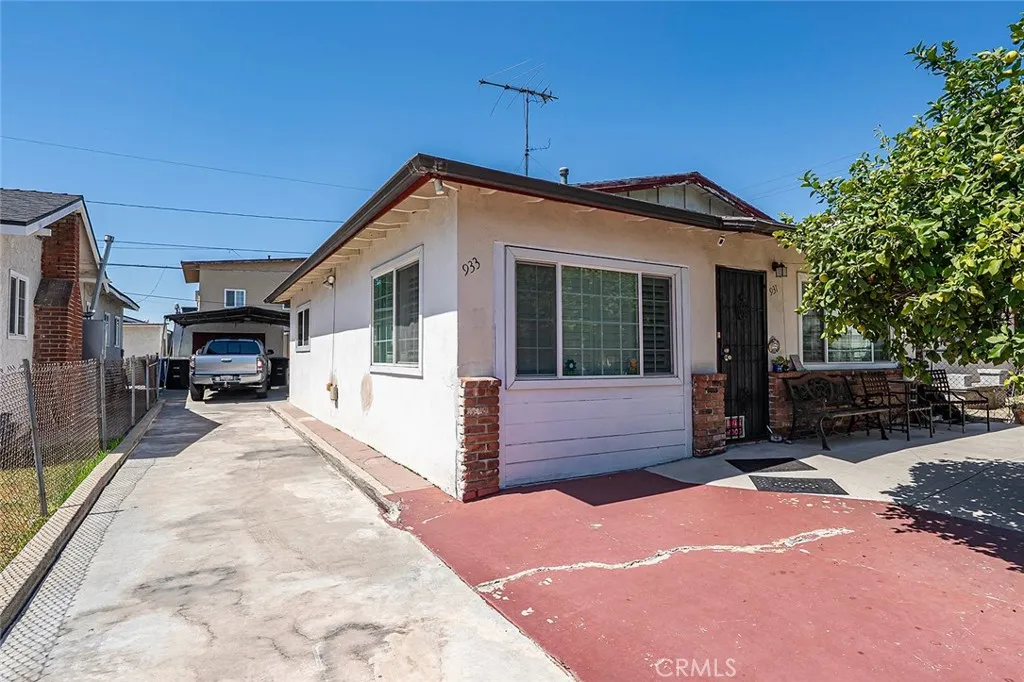 933 S La Verne Avenue, East Los Angeles, California 90022, 2 Bedrooms Bedrooms, ,2 BathroomsBathrooms,Residential,For Sale,La Verne,PW25207437