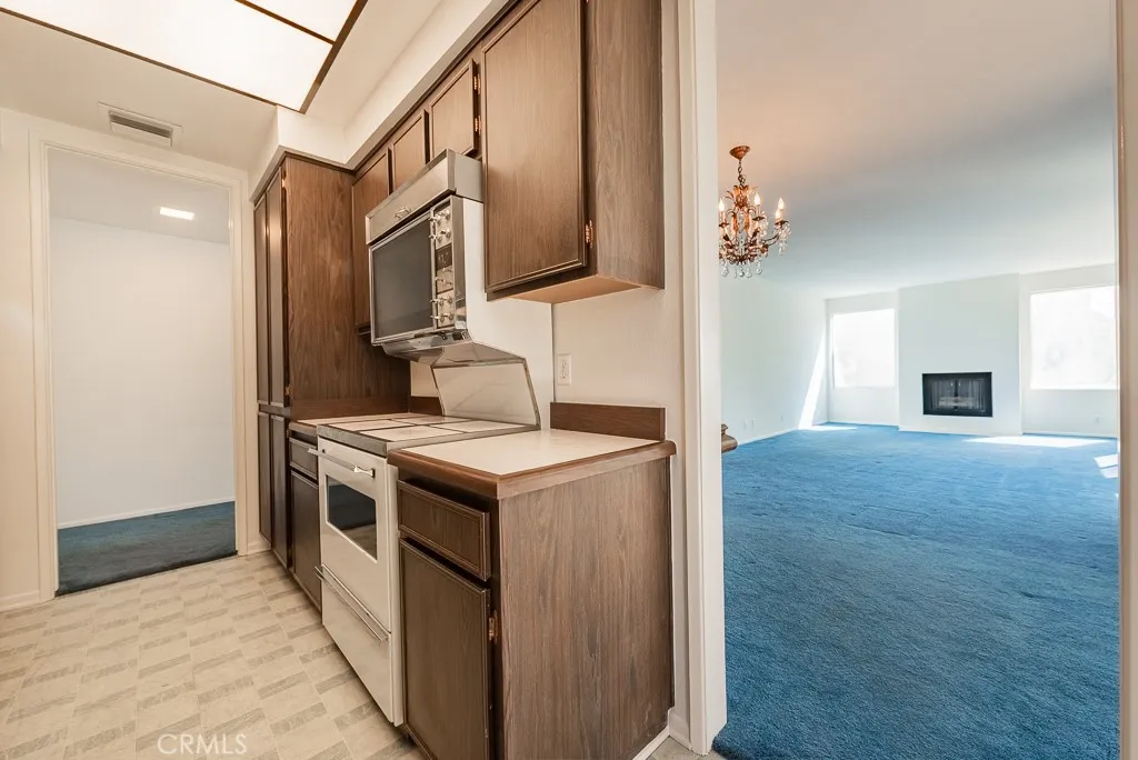 14530 Benefit Street 205, Sherman Oaks, California 91403 home-pic-3