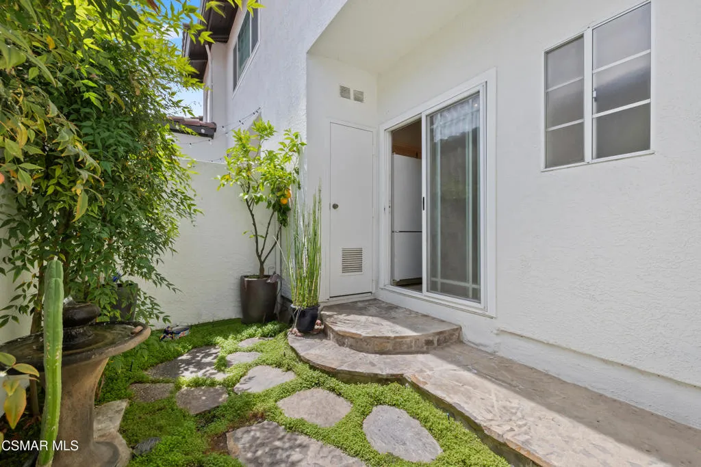 513 Water Oak Lane D, Oak Park, California 91377 home-pic-6