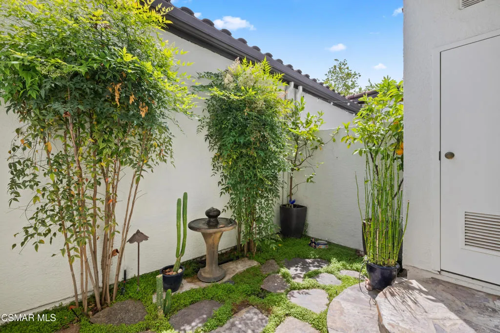 513 Water Oak Lane D, Oak Park, California 91377 home-pic-5