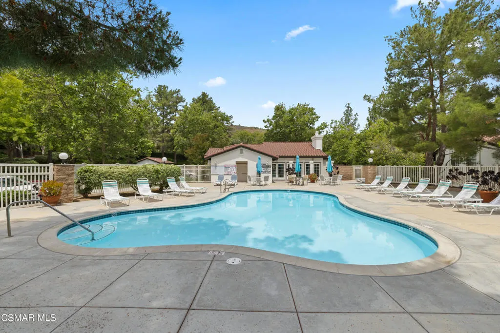 513 Water Oak Lane D, Oak Park, California 91377 home-pic-12