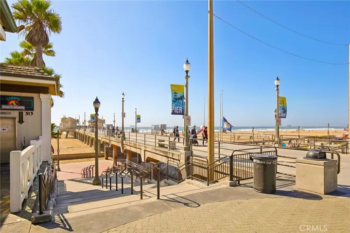 HB at the Pier