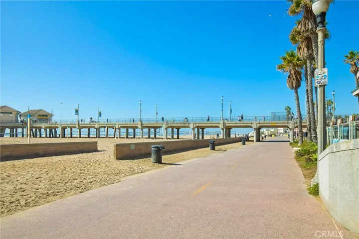Huntington Beach Strand
