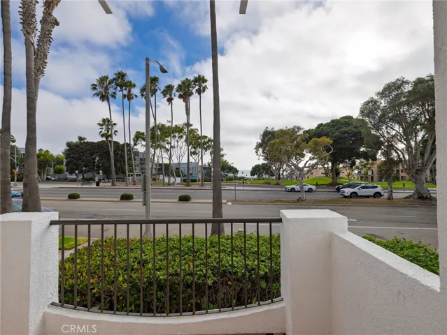 200 N Catalina Avenue F, Redondo Beach, California 90277