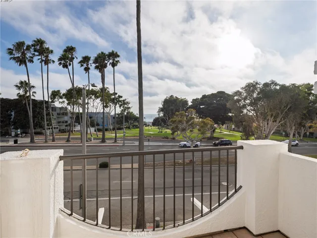 200 N Catalina Avenue F, Redondo Beach, California 90277