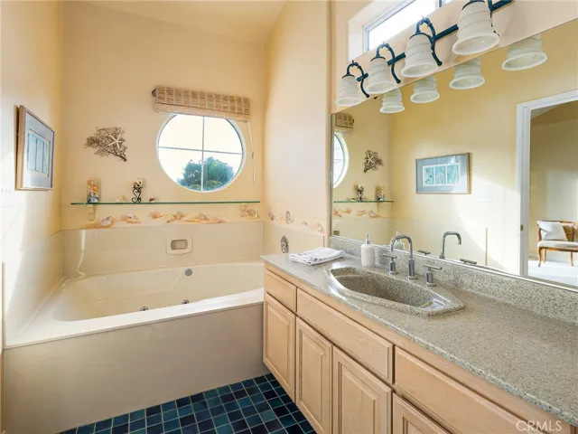 200 N Catalina Avenue F, Redondo Beach, California 90277