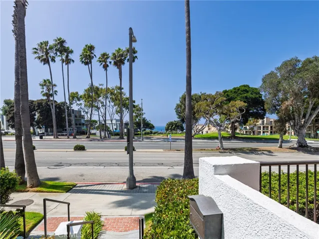 200 N Catalina Avenue F, Redondo Beach, California 90277