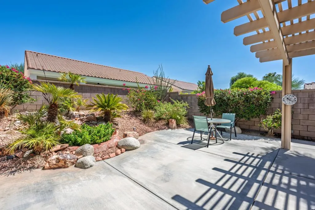37410 Medjool Avenue, Palm Desert, California 92211 home-pic-1