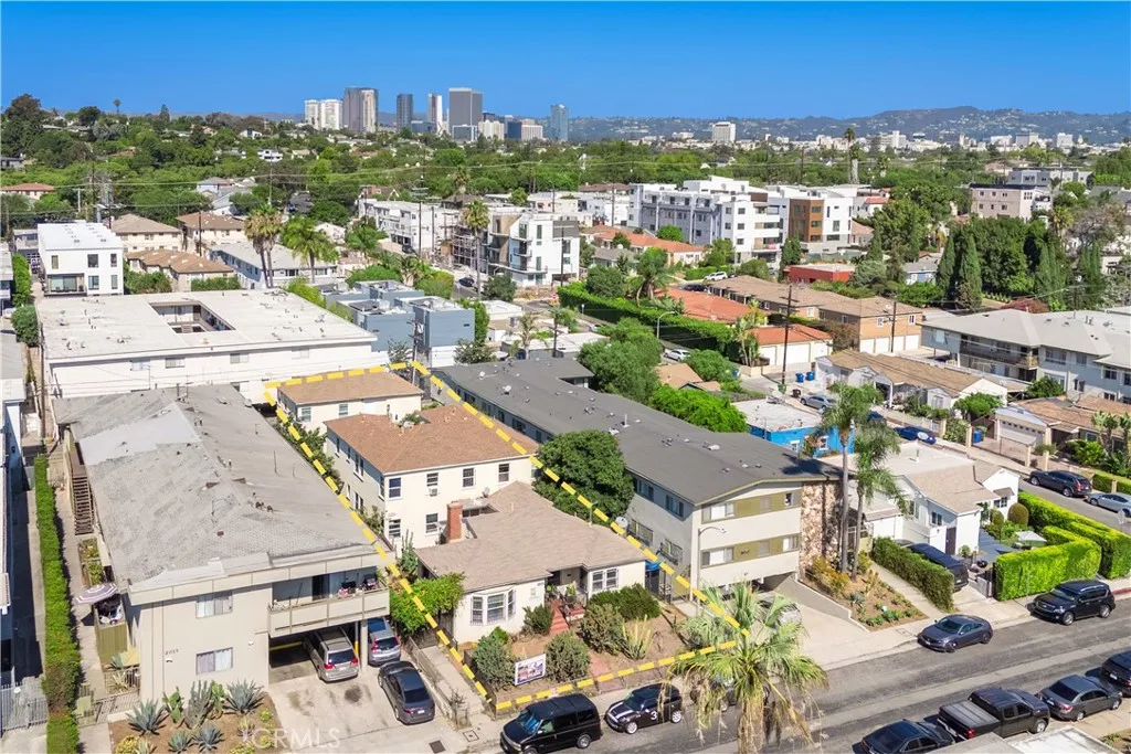 2011 S Shenandoah Street, Los Angeles, California 90266 home-pic-1