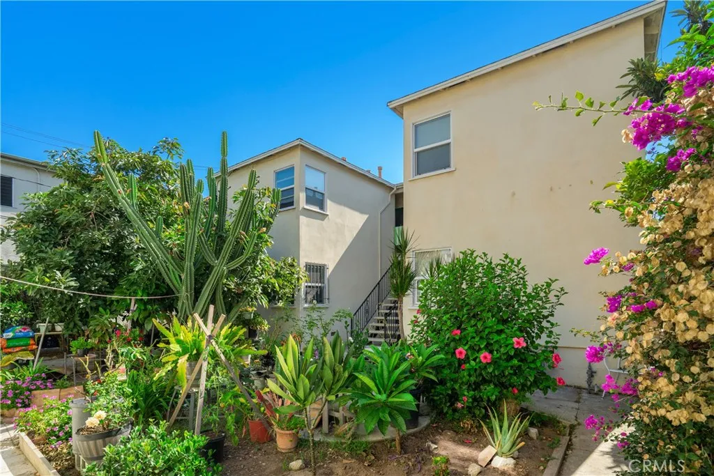 2011 S Shenandoah Street, Los Angeles, California 90266 home-pic-14