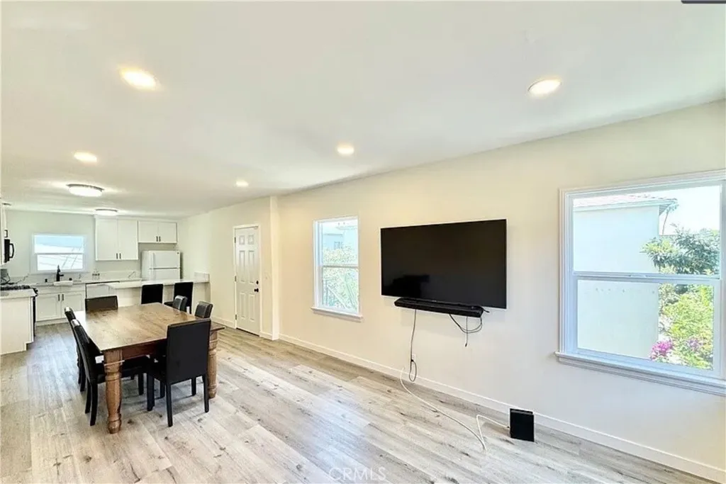 2011 S Shenandoah Street, Los Angeles, California 90266 home-pic-23