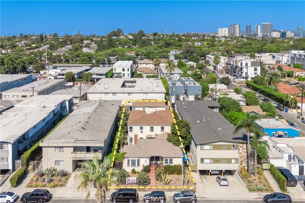 2011 S Shenandoah Street, Los Angeles, California 90266 home-pic-2