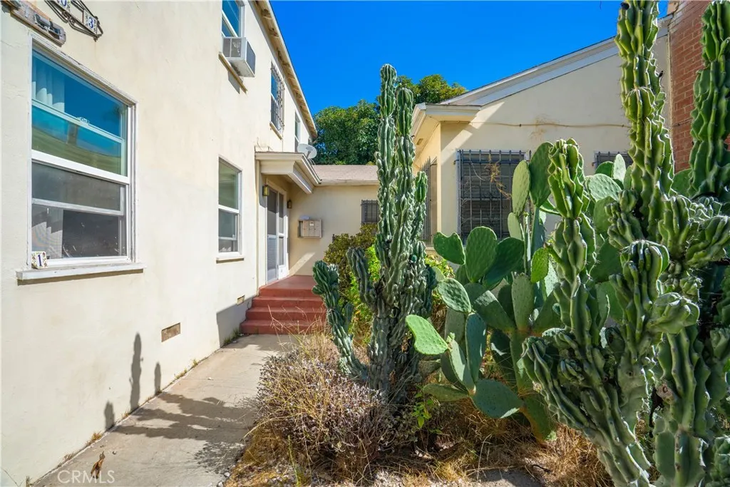 2011 S Shenandoah Street, Los Angeles, California 90266 home-pic-7