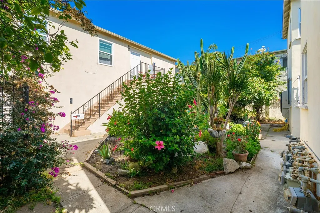 2011 S Shenandoah Street, Los Angeles, California 90266 home-pic-11