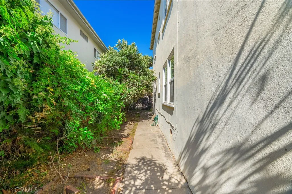 2011 S Shenandoah Street, Los Angeles, California 90266 home-pic-10