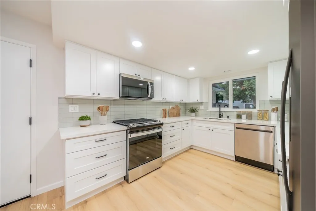 895 Huston Drive, Riverside, California 92507 home-pic-6