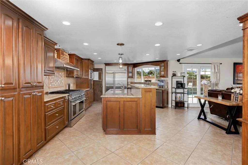 35225 Crystal Street, Yucaipa, California 92399 home-pic-11