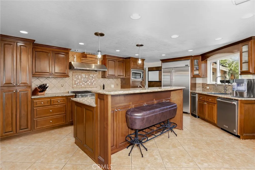 35225 Crystal Street, Yucaipa, California 92399 home-pic-12