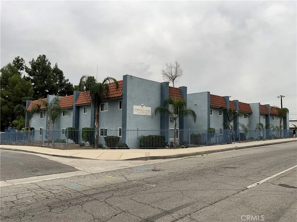 1525 E Lynwood Dr